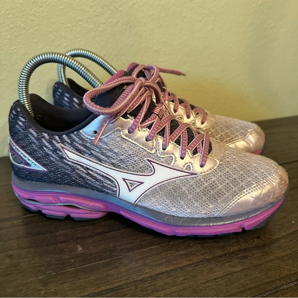 Mizuno Sneakers - Picture 1 of 9